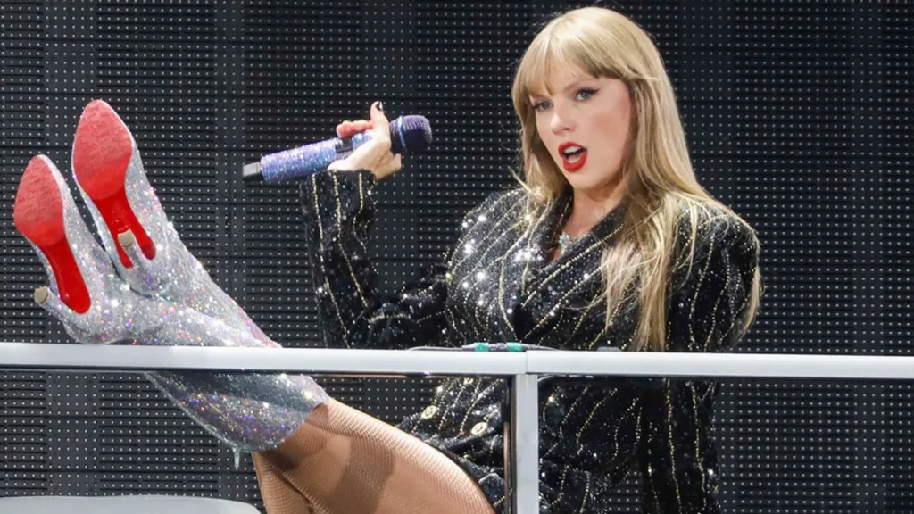 filmiii-Taylor Swift Hits Billionaire Milestone with Blockbuster Eras Tour