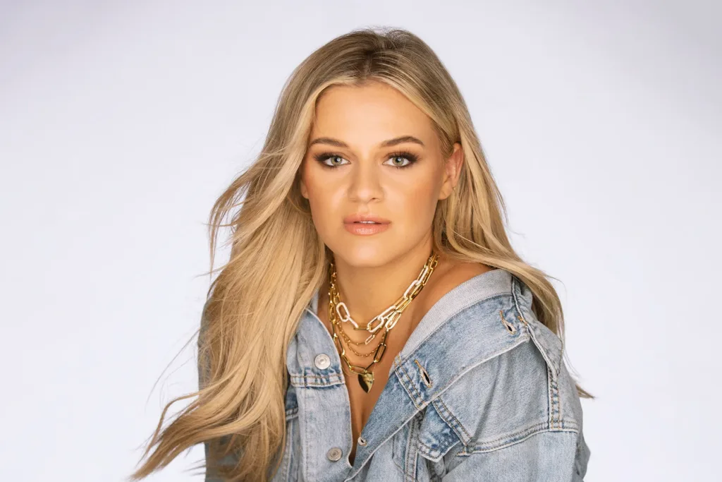 filmiii-Kelsea Ballerini's Homecoming Show in Knoxville: A Night of Music, Memories, and Community Love